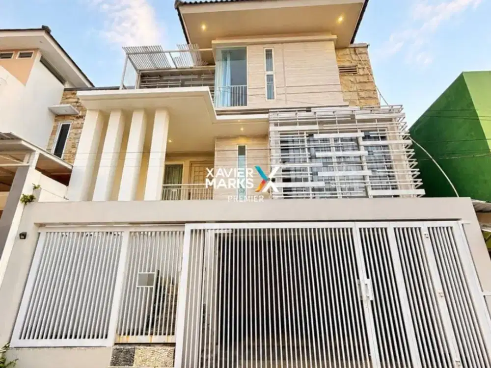 DIJUAL Villa Syariah Aktif Ada Private Pool dan Karaoke Siap Huni Lingkungan Aman Udara Sejuk Dekat Wisata Populer dan Alun-alun di Jalan Karate