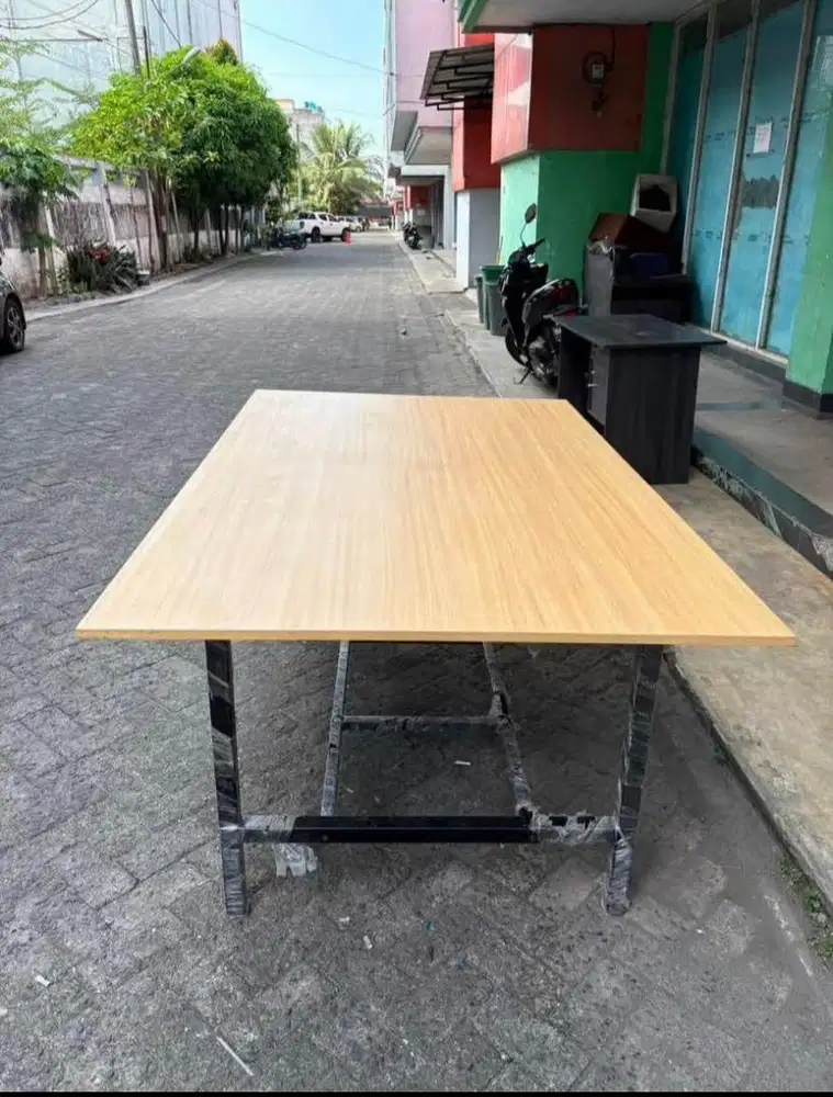 MEJA RAPAT KANTOR