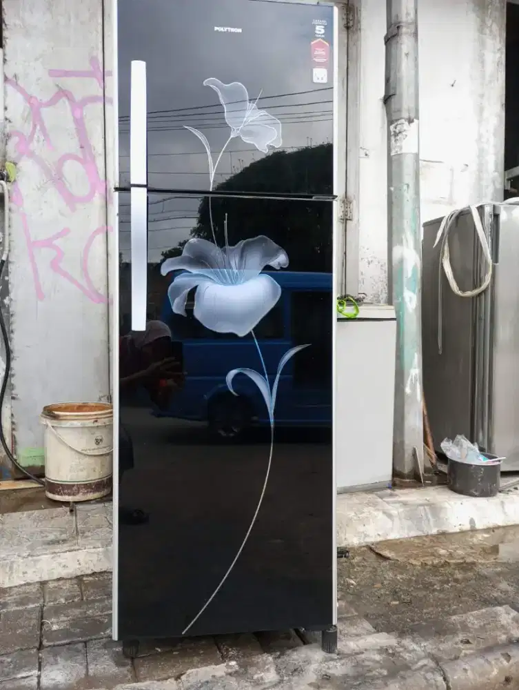 Kulkas 2 pintu Polytron