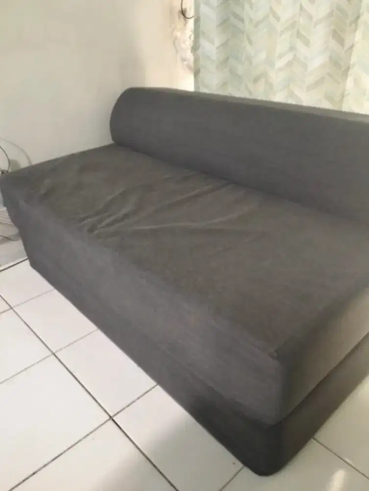 Sofa IKEA. 2 seater. Kondisi msh oke  ga ada yg robek. empuk