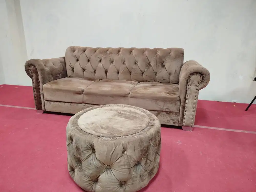 satu set sofa ruang tamu kantor