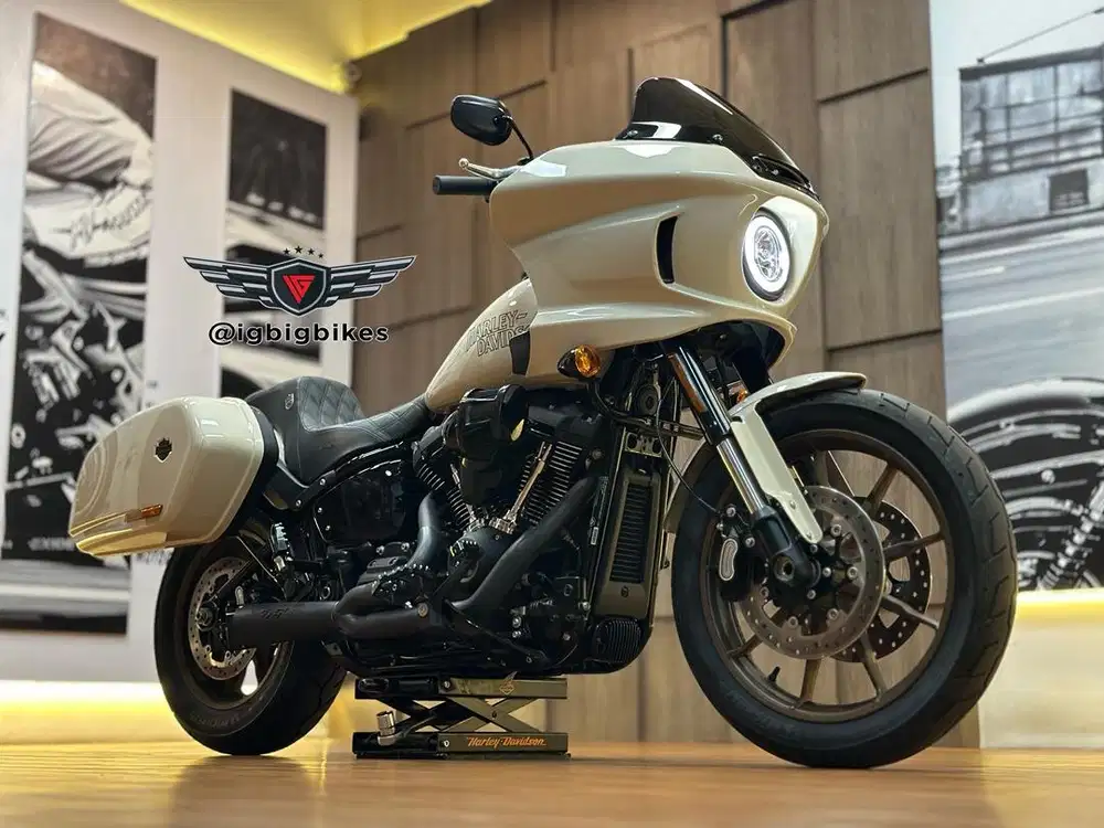 Harley Low Rider ST putih 2023