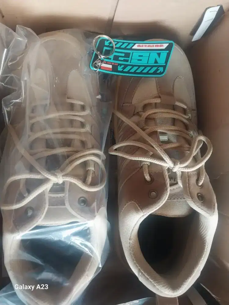 Sepatu septy NS21.