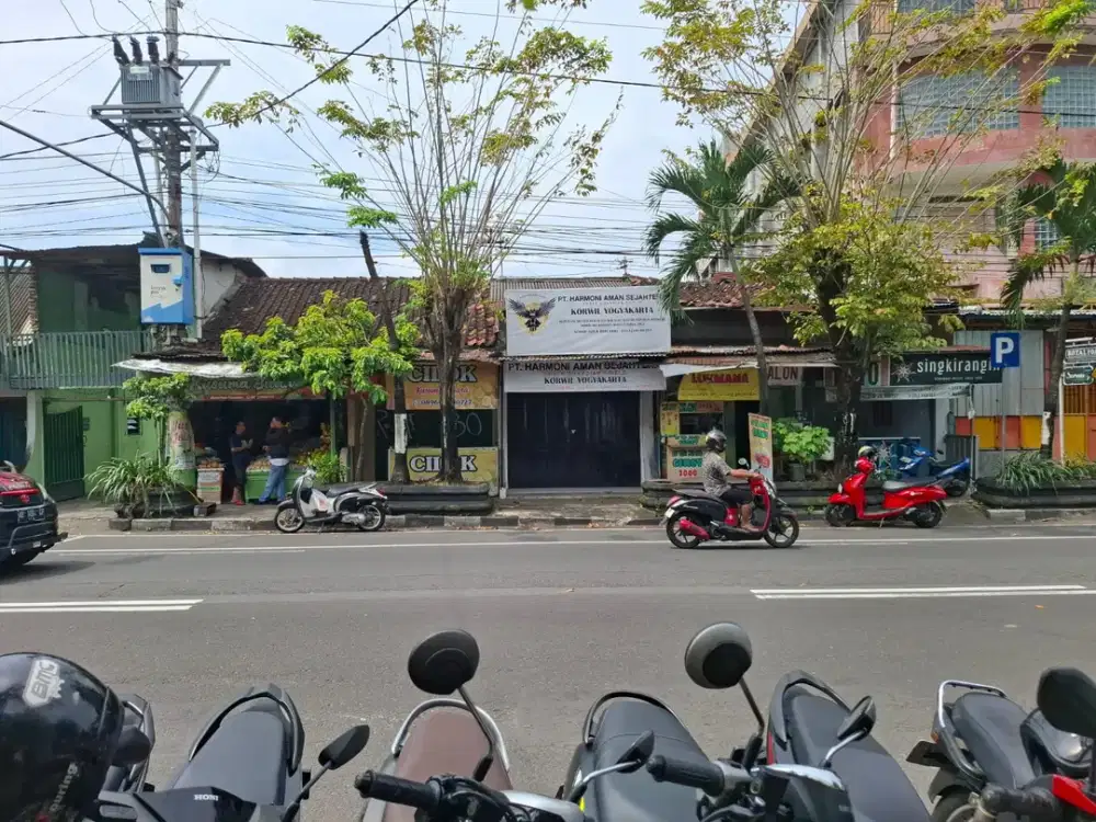 Tanah Luas 1600 Meter Persegi Lokasi Premium di Jalan Kusumanegara Yogyakarta