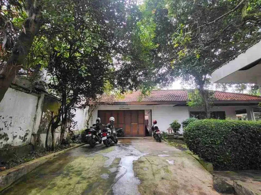 Dijual Rumah Lama dekat Kampus Unpar Ciumbuleuit Bandung