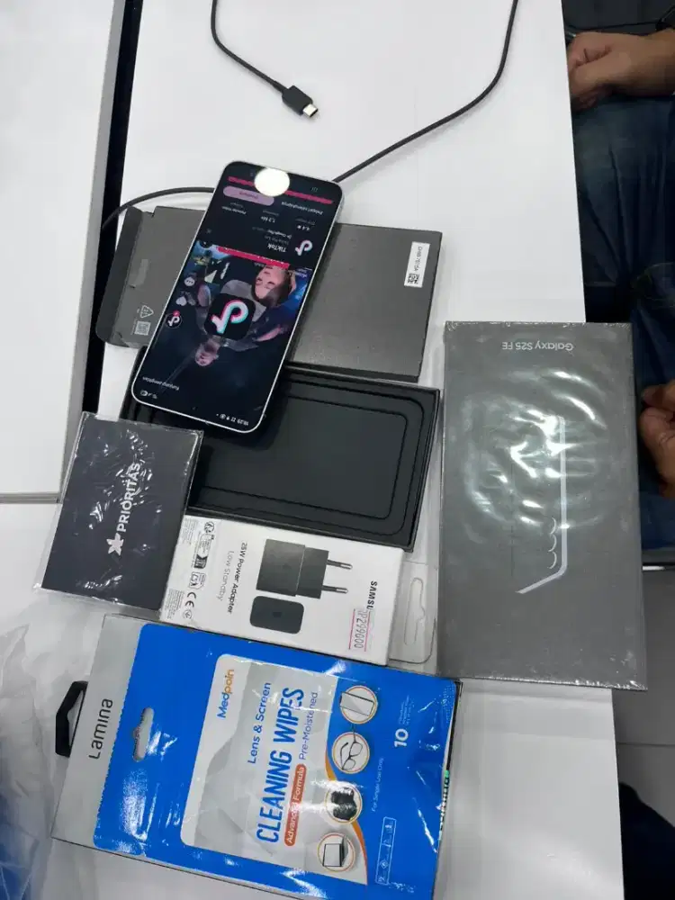Samsung galaxy S26 Ultra 12/256 free tab A11lte