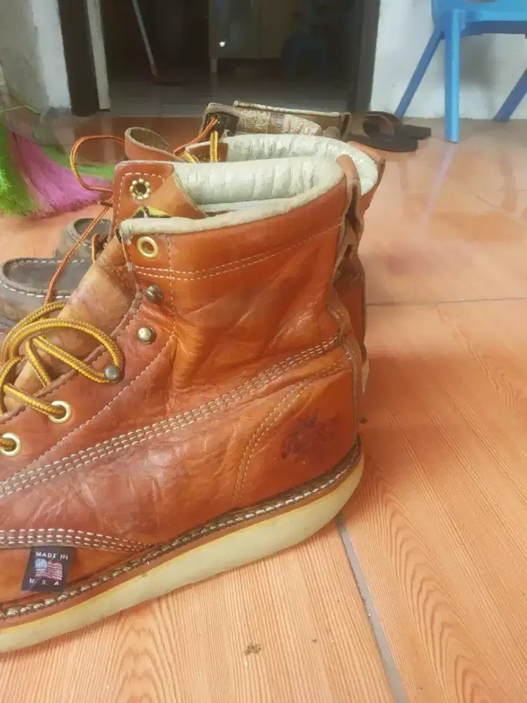 dijual 2 pasang sepatu Thorogoods lokasi semplak ats