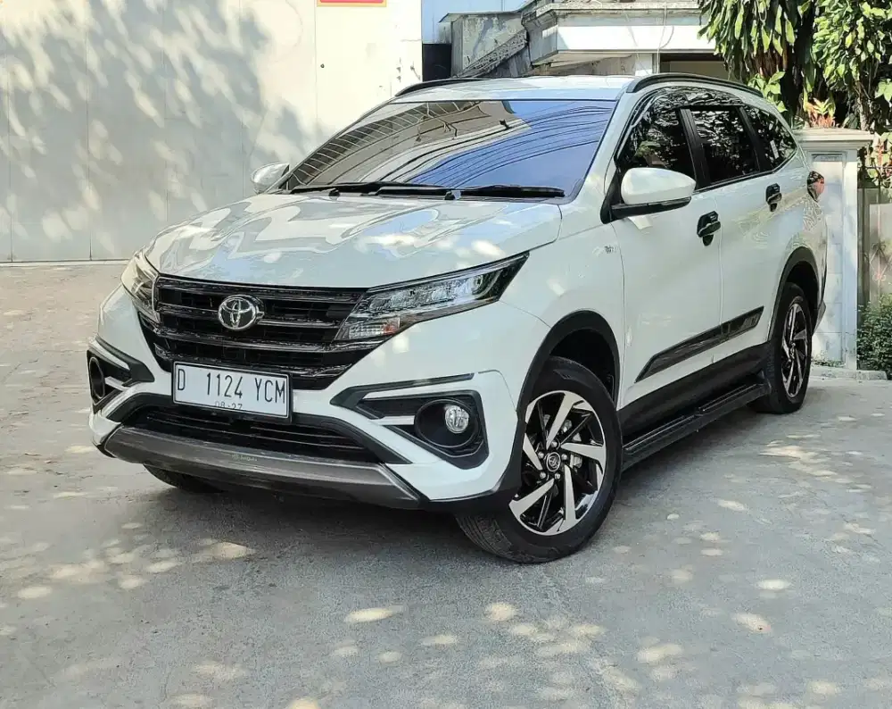 RUSH GR SPORT 1.5 AT 2022 KM 11rb RECORD TOYOTA BANDUNG