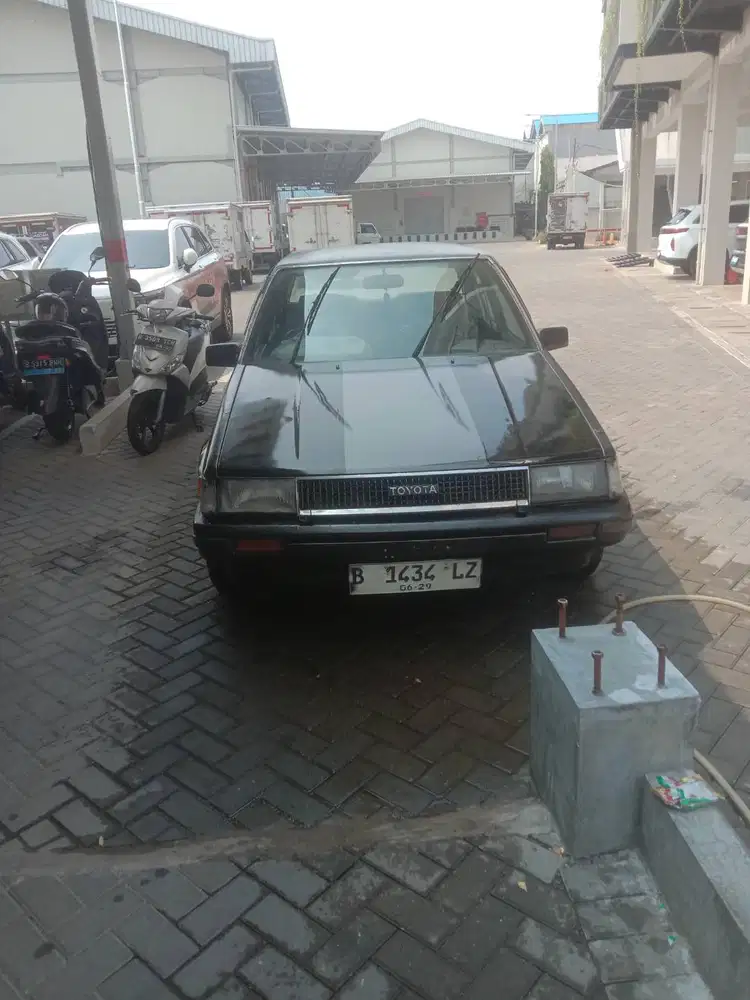 Sedan Toyota Corolla SE Saloon 86
