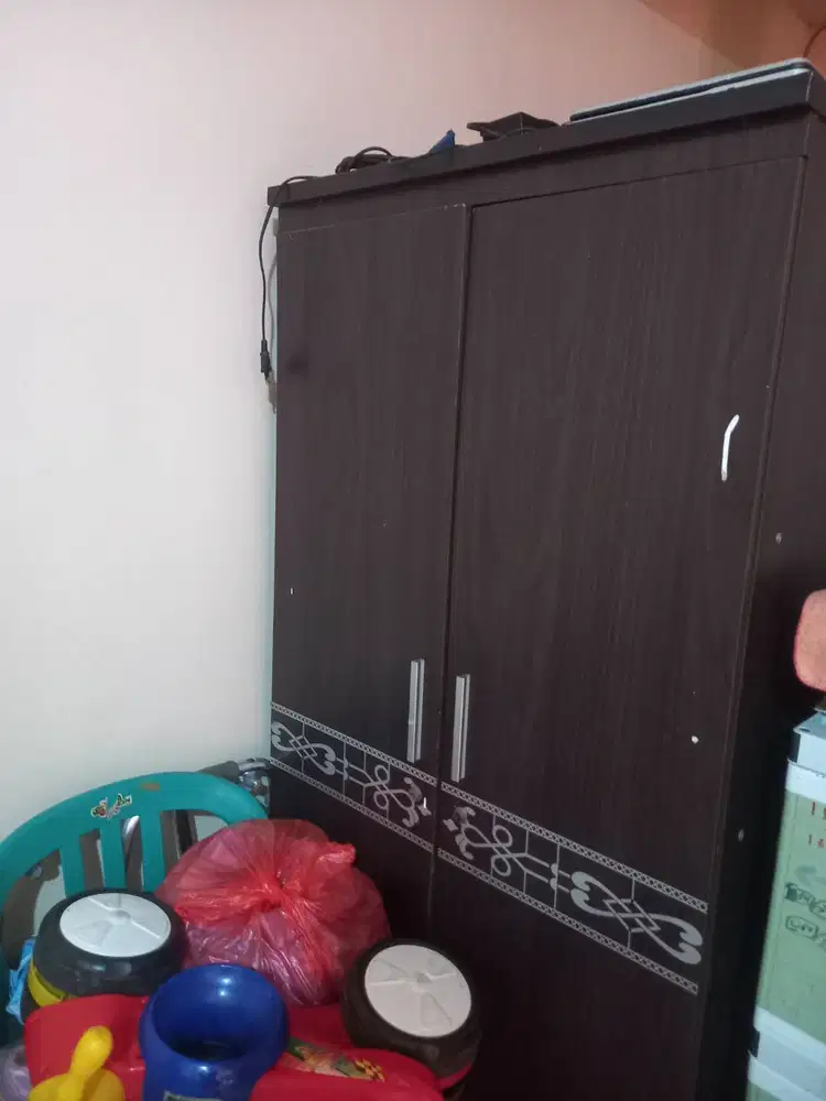Dijual lemari dan meja belajar bekas murah
