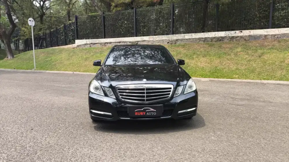 Merc E250 AVG 2011 //Low KM