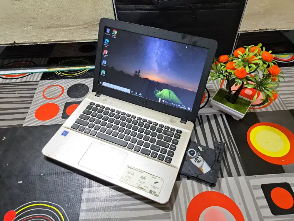 Laptop asus X441N ram 4 hdd 500 gb siap pakai lancar jayaa