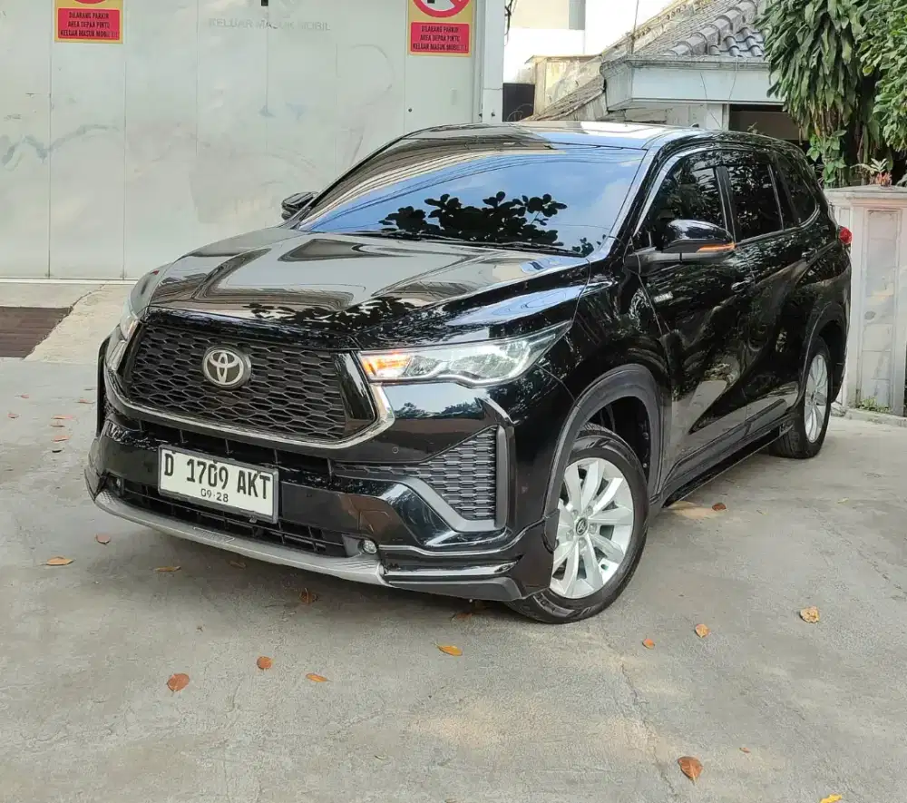 ZENIX V HYBRID MODELISTA 2.0 AT 2023 KM 27rb RECORD TOYOTA BANDUNG