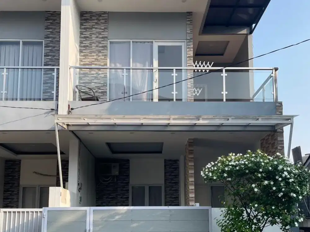 Di jual rumah Hook  di bulevard hijau kota harapan indah Bekasi
