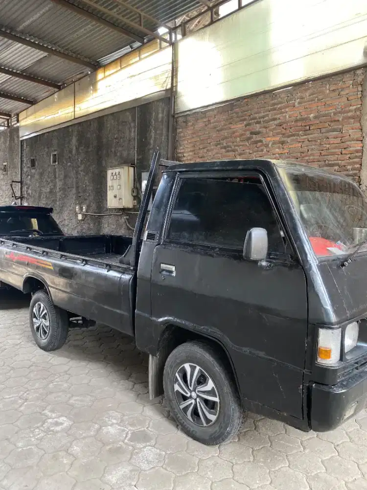 Dijual mobil L300 tahun tua dan siap kerja