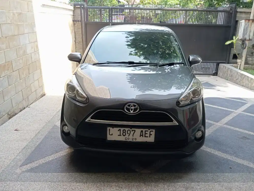 Toyota sienta V 2019 matic AT