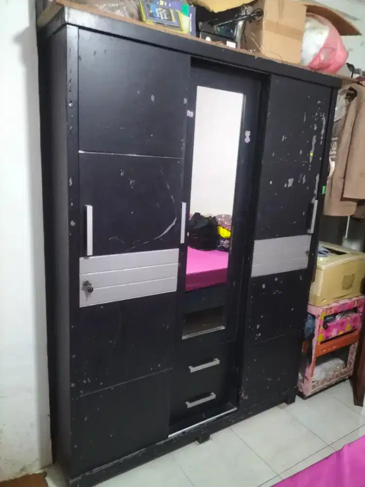 Lemari kayu hitam jual murah