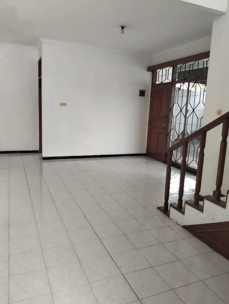 Rumah Super Strategis Jalan Garuda Bandung