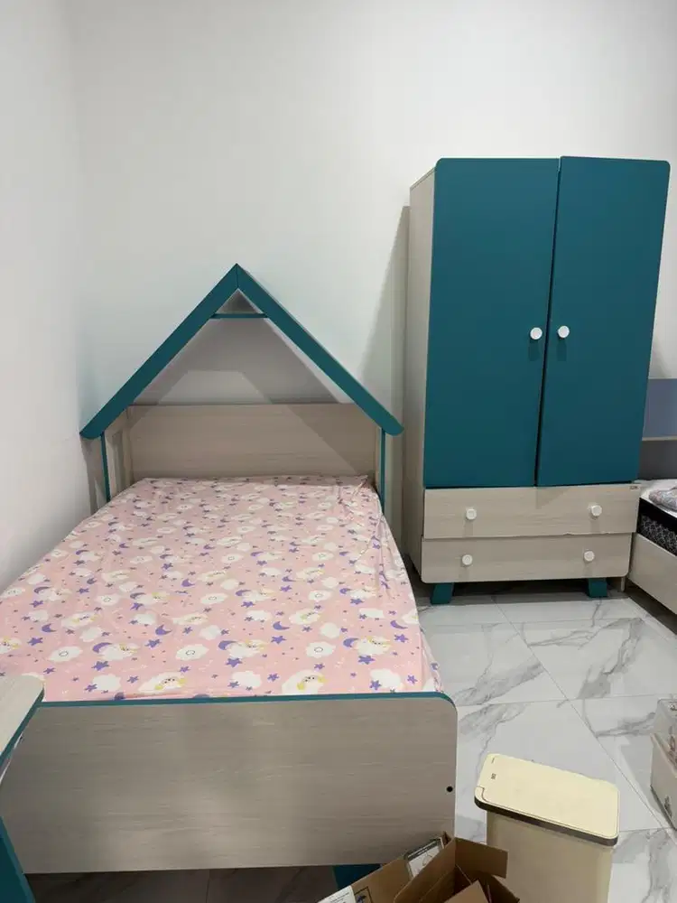 Dijual tempat tidur anak 1 set