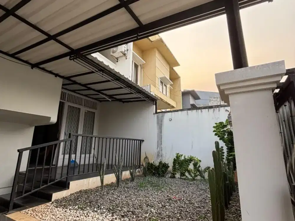 Rumah Nyaman 2 LT Dekat Mall/Rs di Komp Puri Cinere