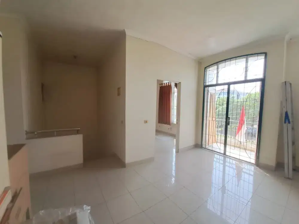 Dijual Rumah Taman Semanan Indah, LT 104m², 2 Lantai, 3+1 KT, SHM, Bebas Banjir, Turun Harga Rp 1.9 M Nego Tipis