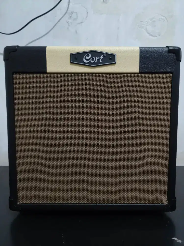 Ampli gitar cort cm15r ori like new