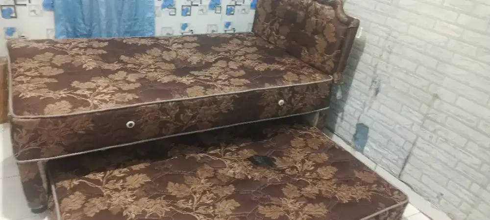 tempat tidur dorong