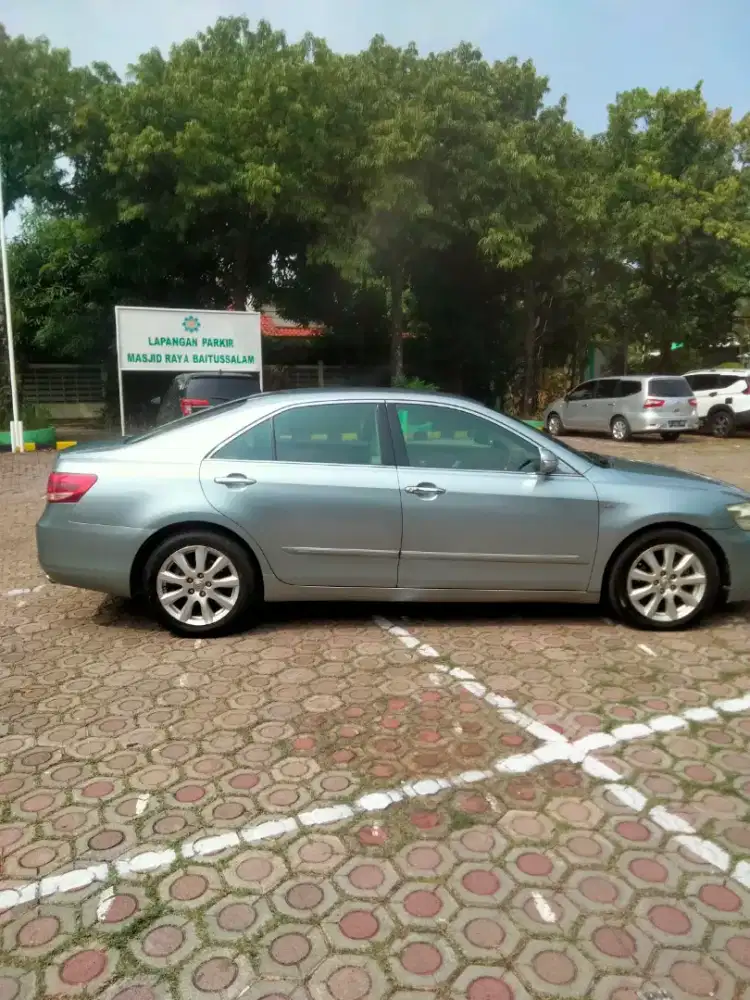 Toyota camry V 2.4 tahun 2009