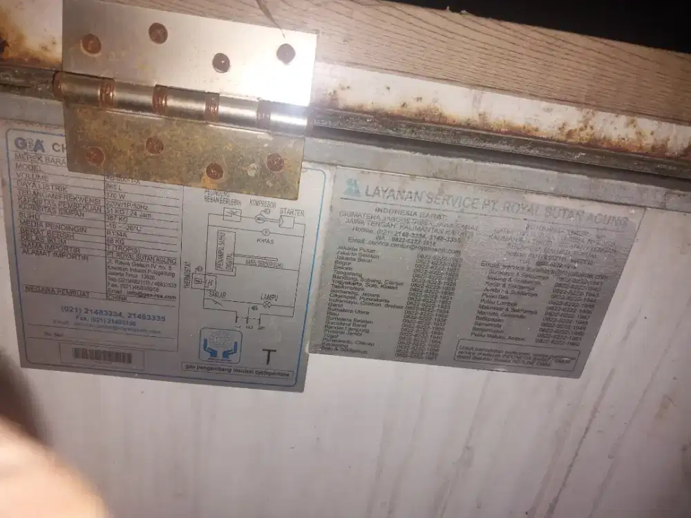 Freezer gea 900 l nyala normal, kondisi sesuai foto