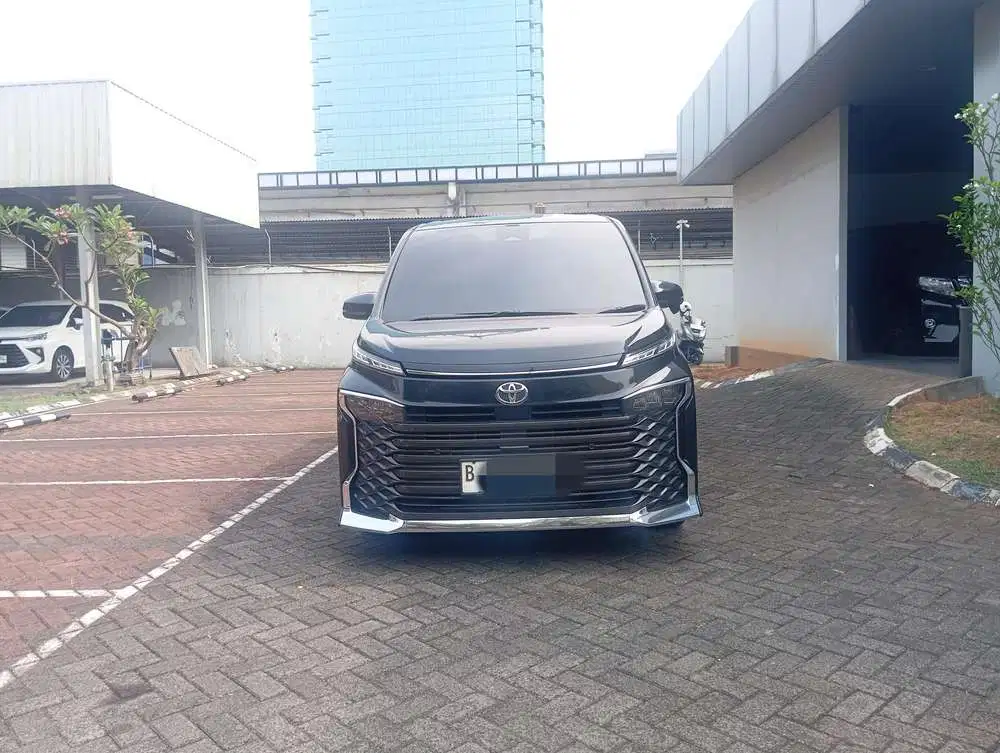 Toyota Voxy 2023 Bensin