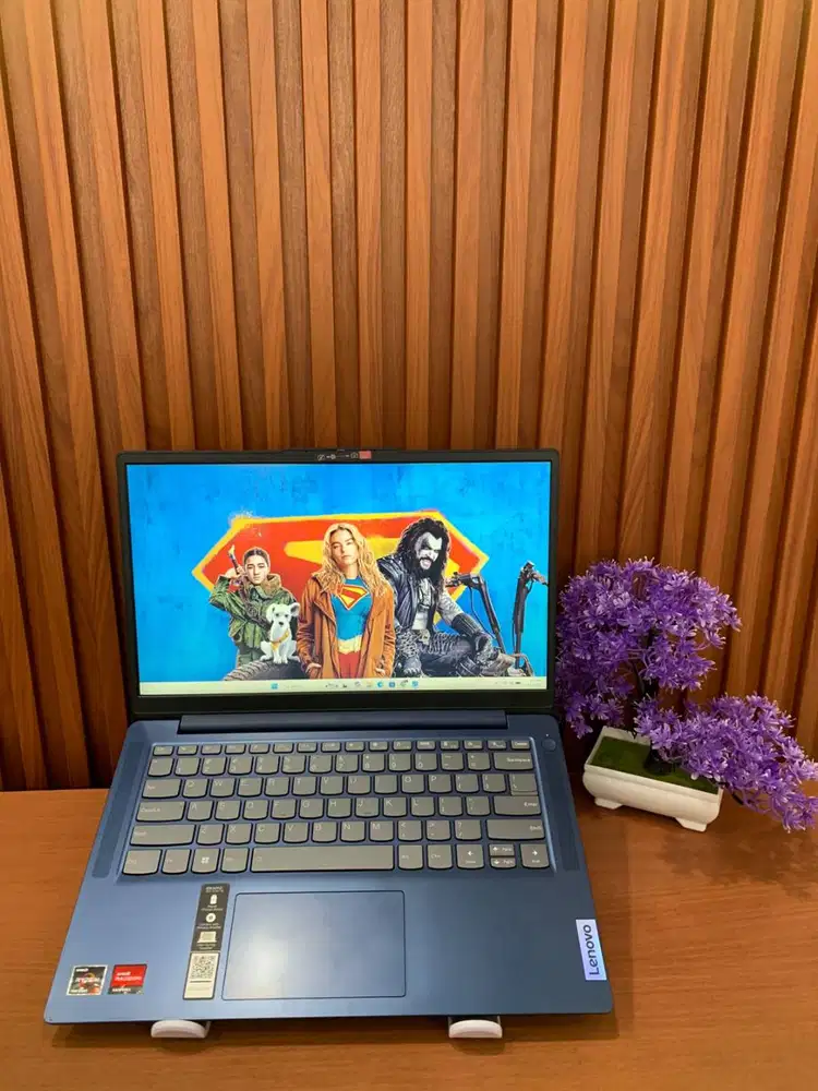 LENOVO IDEAPAD SLIM 3 14AMN8	AMD RYZEN 3 7320U RAM 8 GB SSD 512 GB
