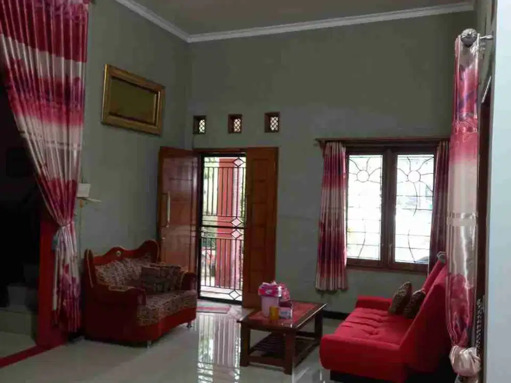 Rumah Besar Terawat Di Pancanaka Cimahi