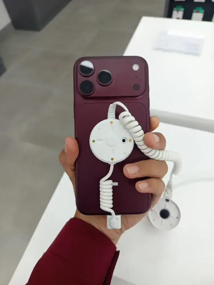 iPhone 18 pro max/256 burgundy