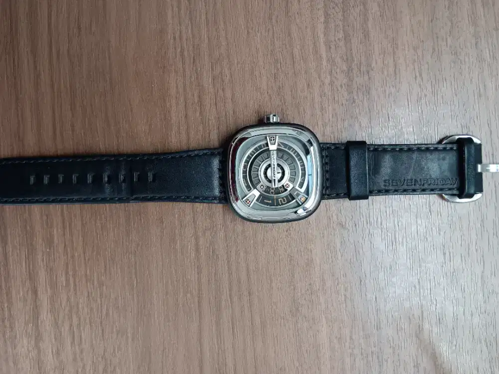 Jam tangan SEVEN FRIDAY