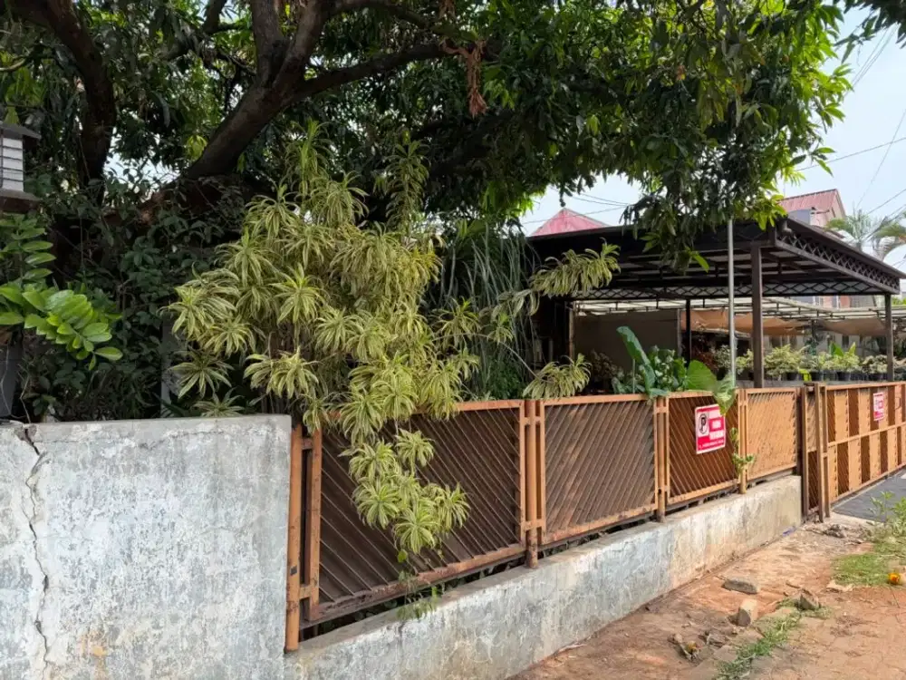 Rumah Tua Pinggir Jalan di Jl Cinere Raya