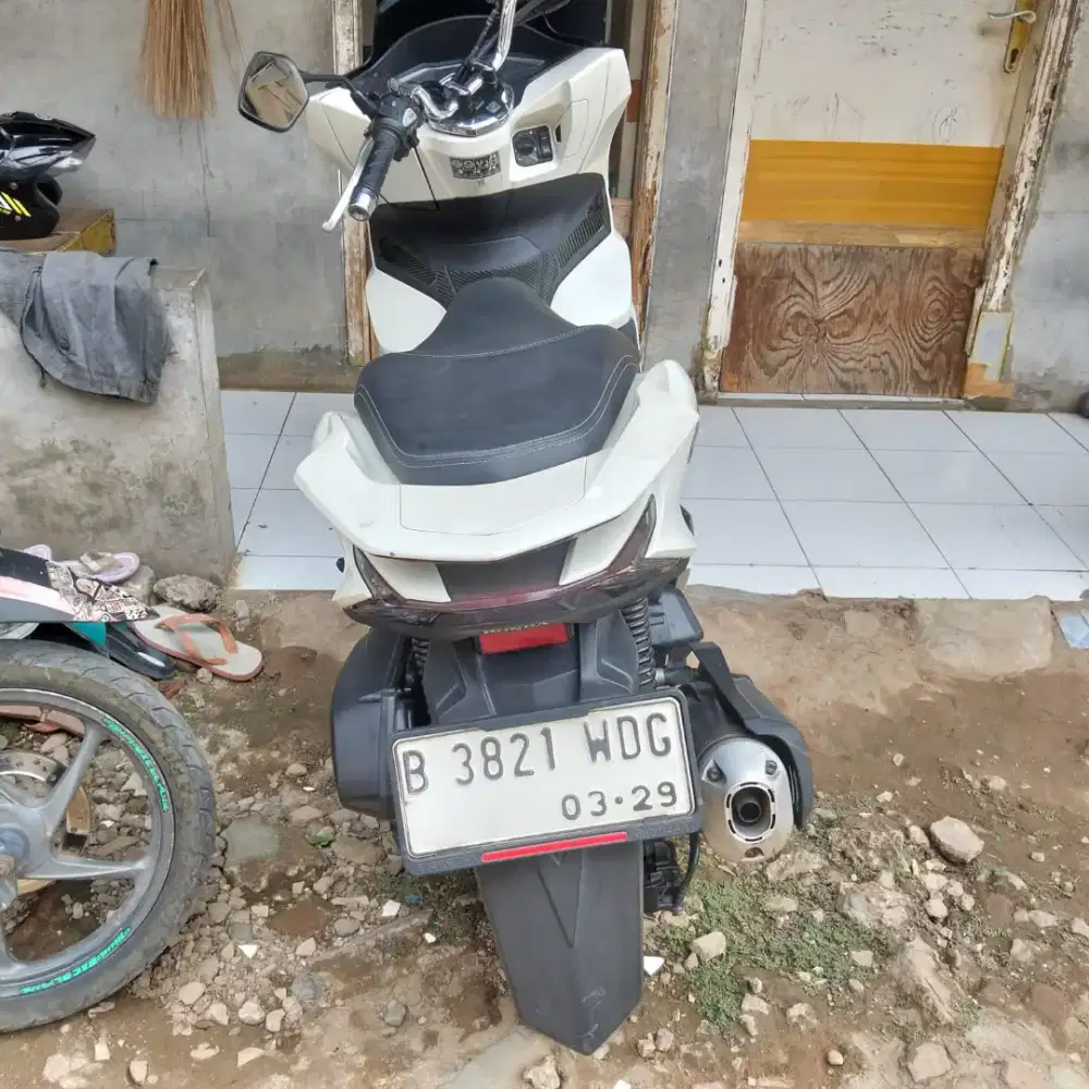 Dijual pcx warna putih abs thn 2024 lengkap pajak hidup