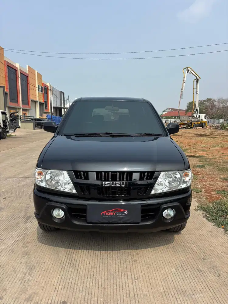 Isuzu Panther 2.5 LM Turbo 2016 Manual ( Hitam Metalik )