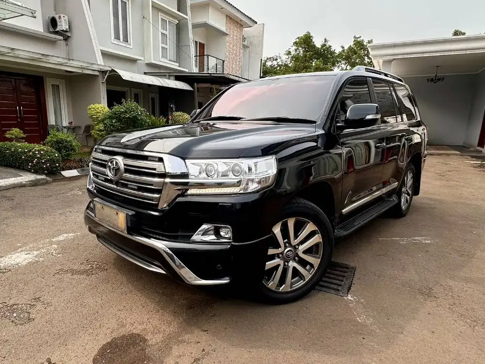2018 Toyota Land Cruiser 200 VX-R SUV