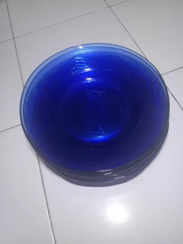 1 lusin piring biru