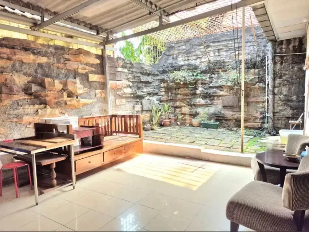 DIJUAL RUMAH JL JATINEGARA JAKTIM