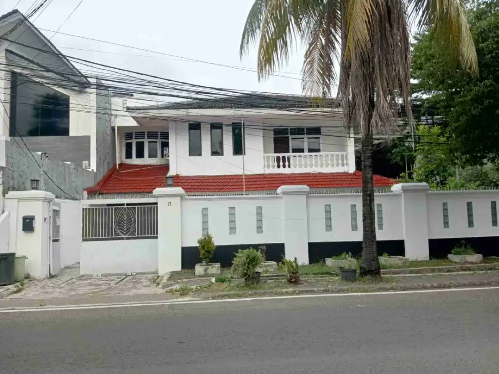 rumah strategis di jalan tebet jakarta selatan