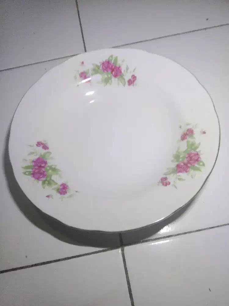2 piring besar motif bunga