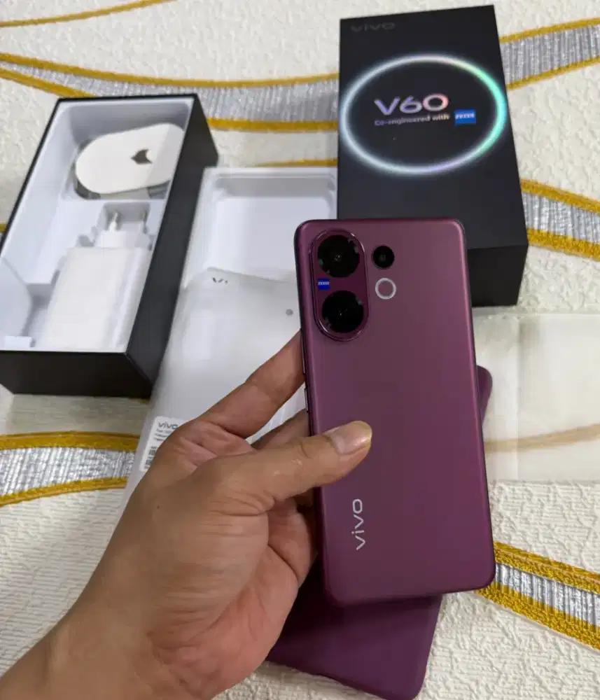 Vivo V60 12/256GB 5G Zeiss Kamera Fullset Seminggu Pakai
