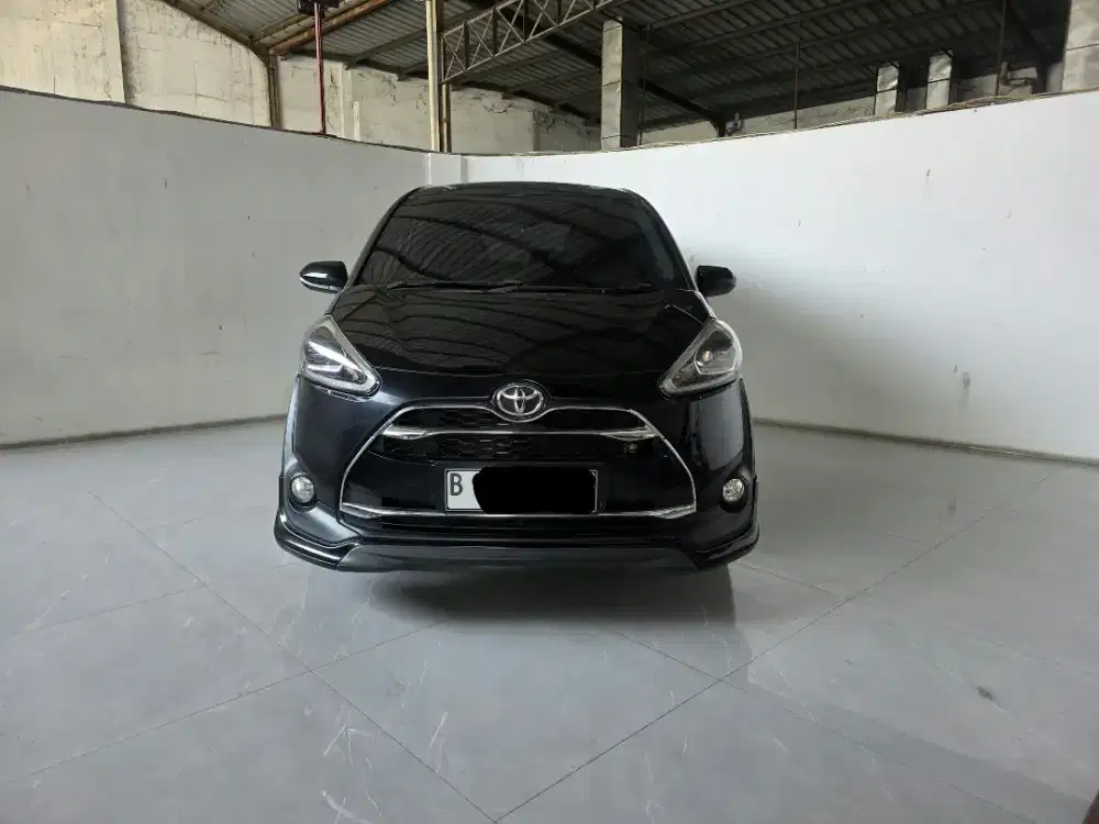 Toyota Sienta Q AT ( Matic ) 2017 Hitam Km low 57rban plat genap jkt