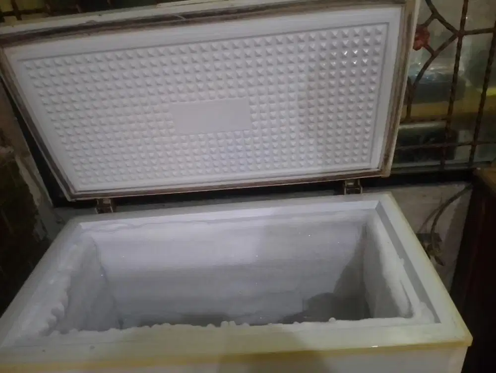 Di jual frezeer box LG
