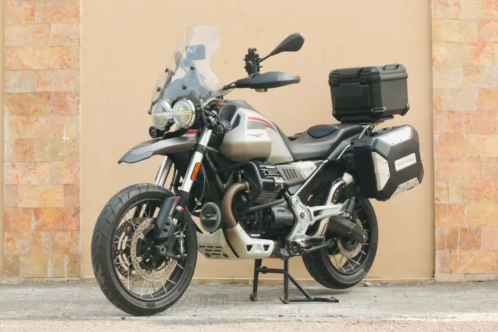 Moto Guzzi V85 travel 2022 mulus V-stroum Africa twin versys 1000 BMW