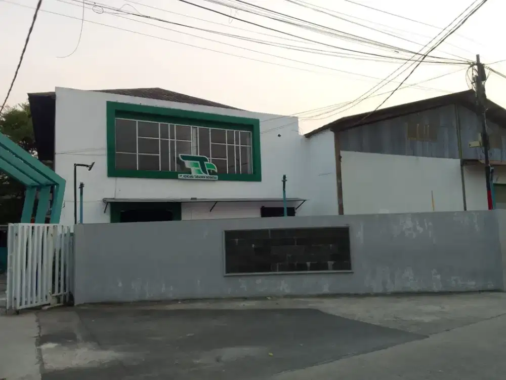 Dijual gudang keseluruhan seluas kurang lebih 1000 m2 di Agus Salim, Bekasi Timur