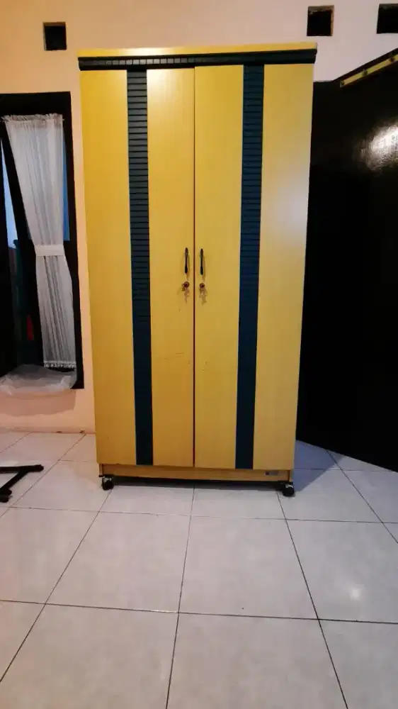 lemari  + meja makan