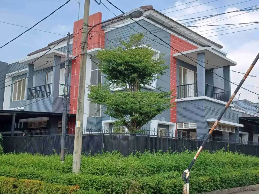 Rumah Hoek 2 Lantai Luas dan Asri