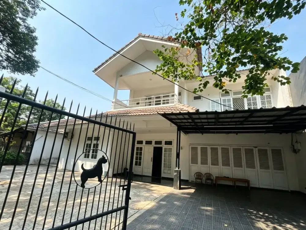 Disewakan rumah di Sinabung cocok untuk kantor dekat dengan Senayan City